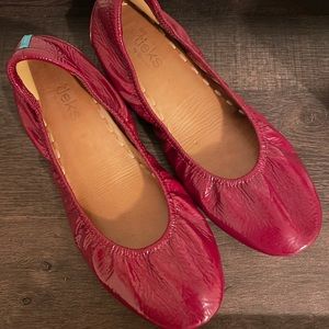 Ruby red Tieks